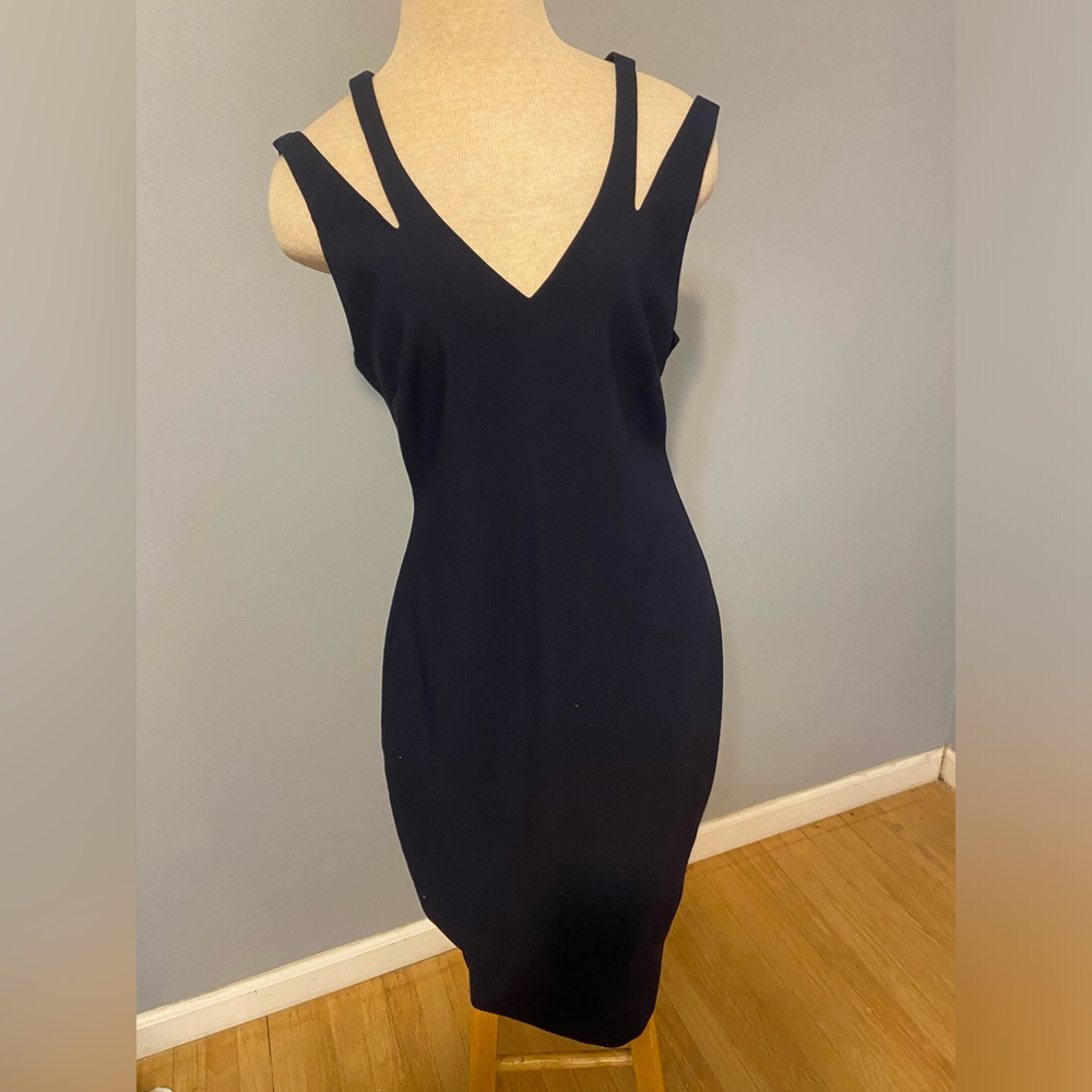 LIKELY navy dress size 6 gorgeous shoulder straps